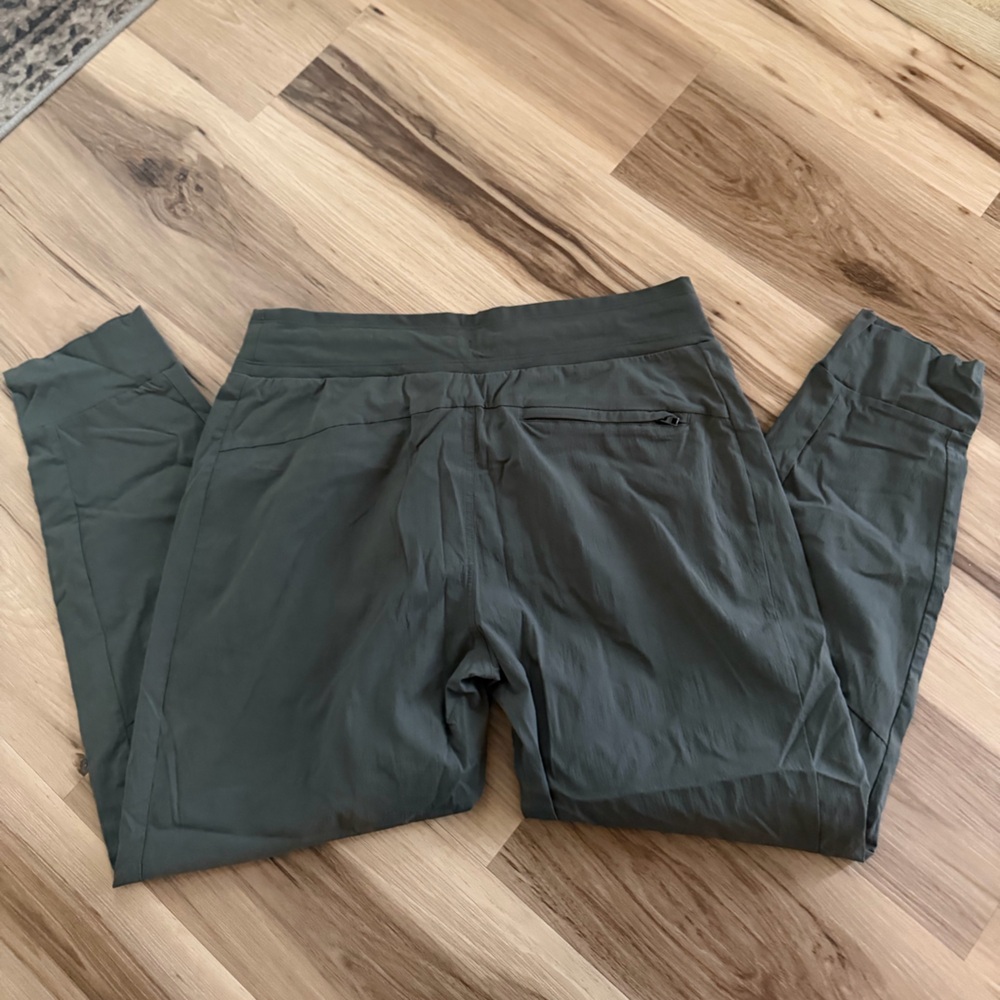 ATHLETA Women’s Olive Green Trekkie North Jogger Pants Size 12 - Picture 4 of 4
